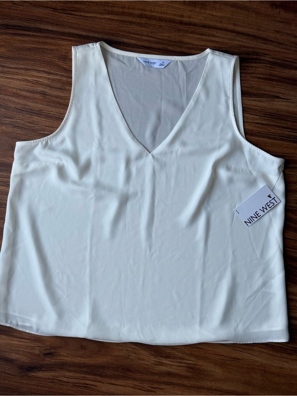 Nine West Off-White V-Neck Sleeveless Tank Top Perfect Layering Piece Lined NEW